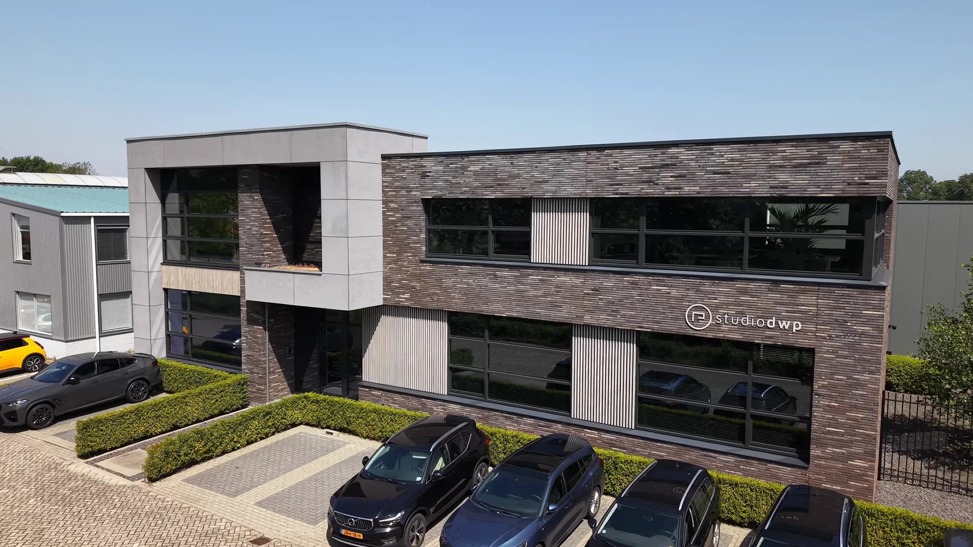 Kantoorpand Studio DWP aan de Nijverheidsweg in Grootebroek